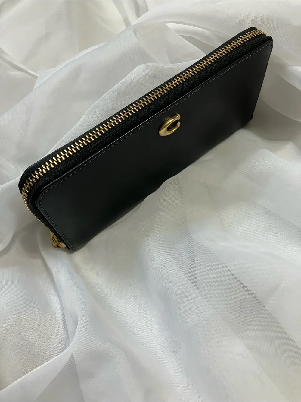 Smooth Leather Slim Accordion Zip Wallet